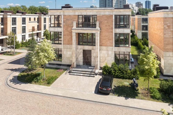 > 9-к. квартира, 840 м², 1/3 эт.