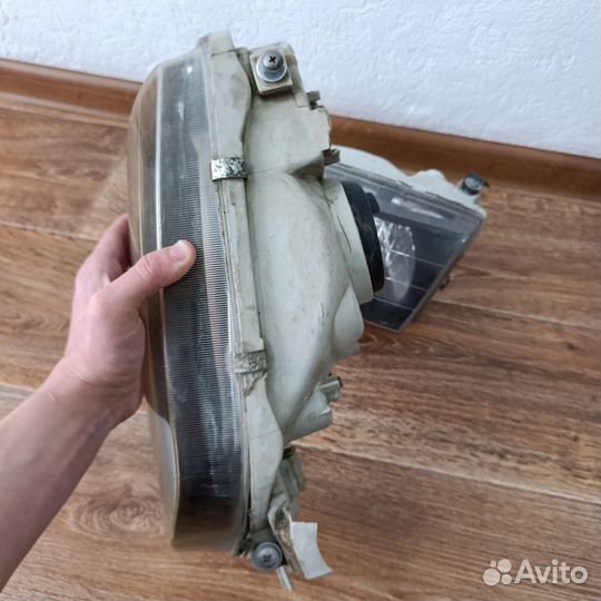 Фара на Toyota corolla ae100