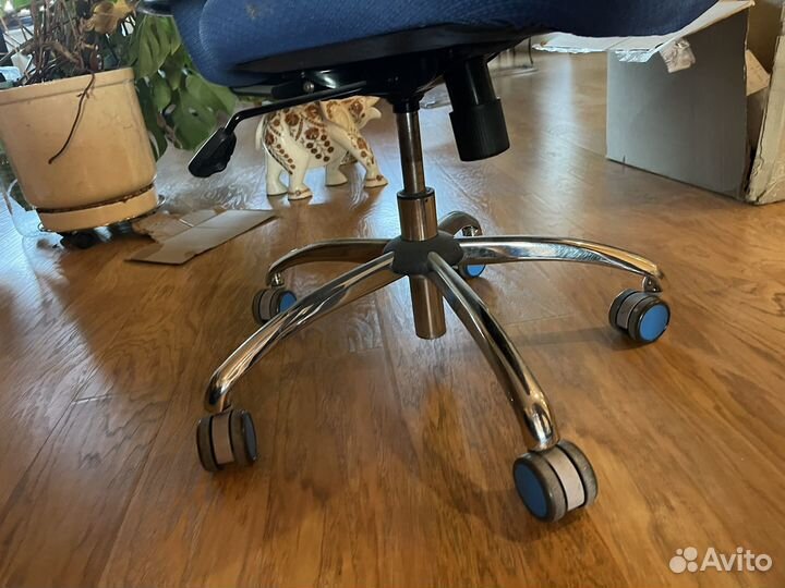 Компьютерное офисное кресло