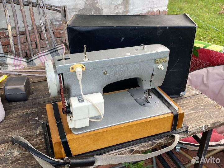 Швейная машинка бу чайка 142М