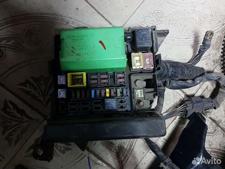 Блок предохранителей Mitsubishi Lancer 9 1.6 4G18