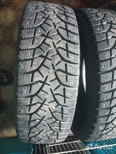 Bridgestone Blizzak Spike-02 SUV 215/65 R16