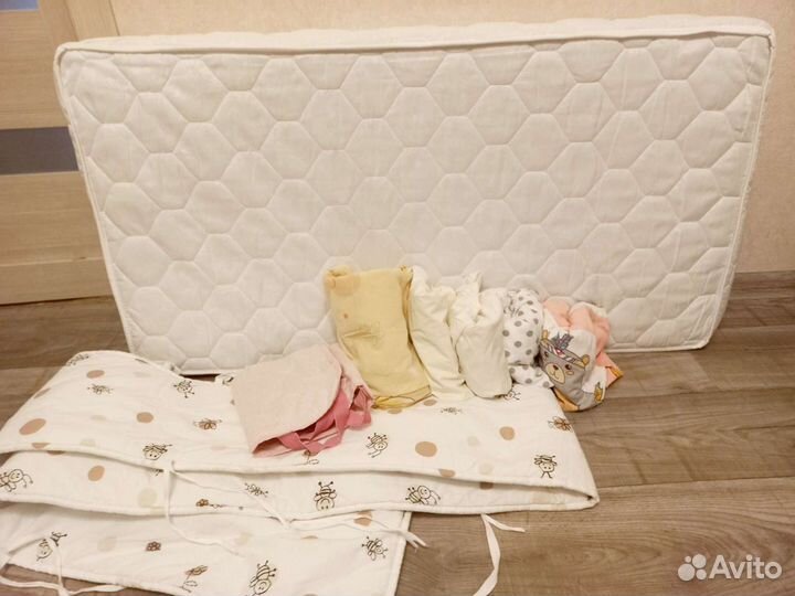 Матрас,бортик,намотрасник,простыни на резинке