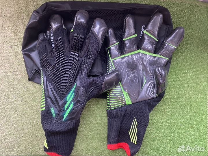 Вратарские перчатки Adidas Predator Pro