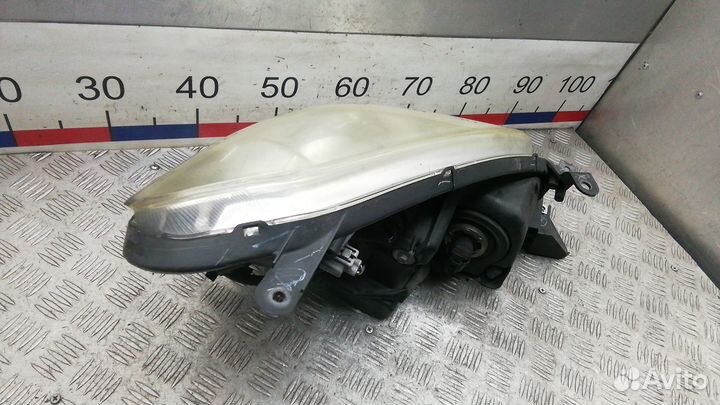 Фара Toyota Corolla Verso (2001-2009)