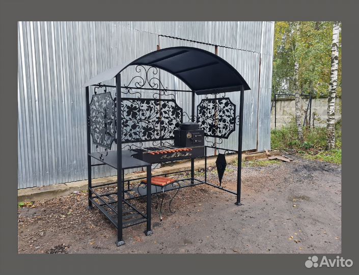 Мангал с крышей