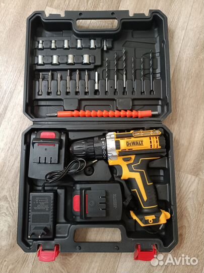 Шуруповерт DeWalt 14v новый с набором