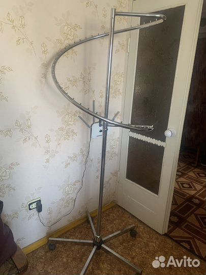 Вешалка для одежды напольная металлическая