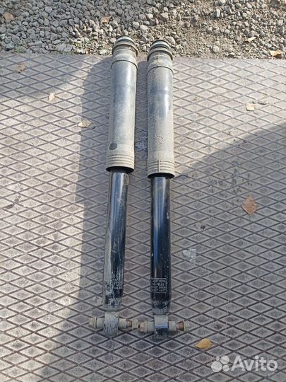 Задние амортизаторы Toyota Corolla 150 06-12г