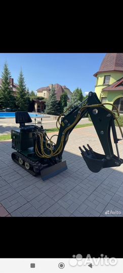 Эксковаторщик на мини экскаватор