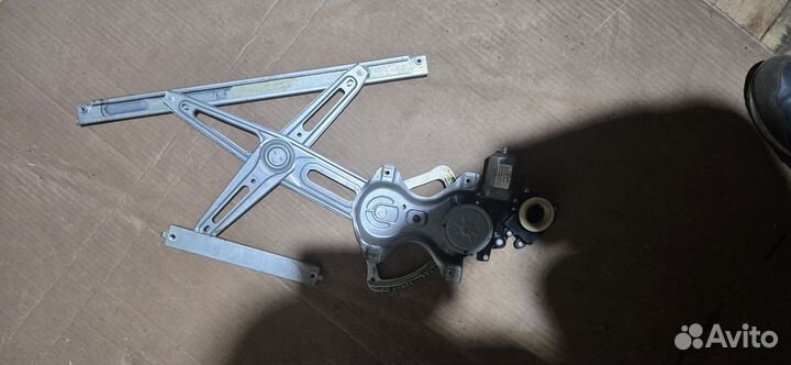 Стеклоподъемник передний левый Toyota corolla e150