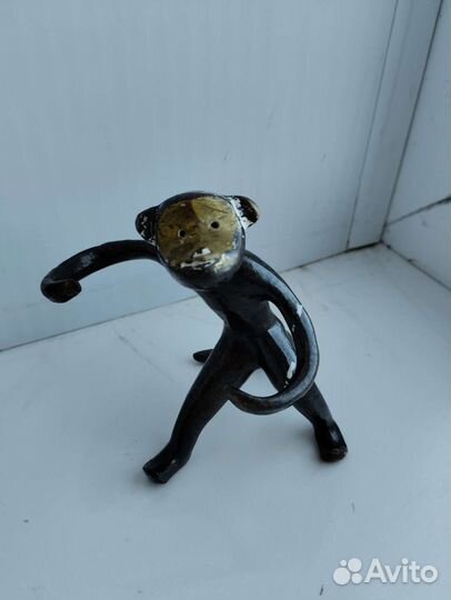 Бронзовая статуэтка обезьяна