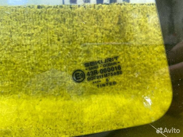 Стекло собачника заднее правое Nissan Mistral KR20 144425