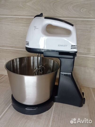 Миксер с чашей новый
