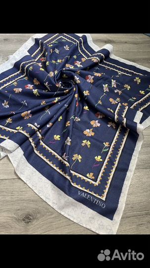 Шерстяной двухсторонний платок Valentino