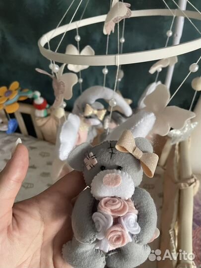 Музыкальный мобиль на кроватку из фетра