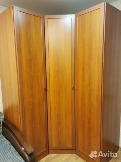 Шкаф угловой