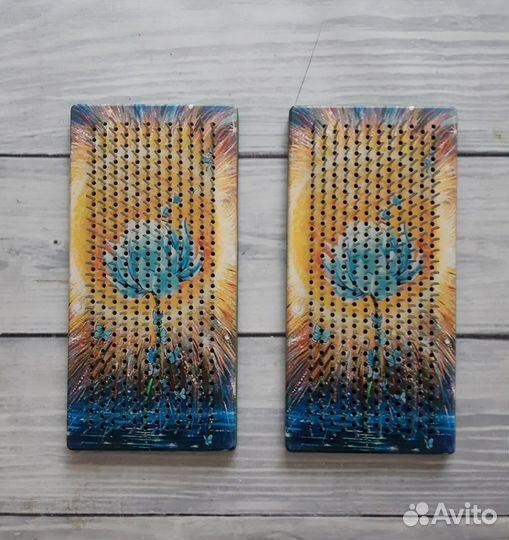 Раздельные доски с гвоздями