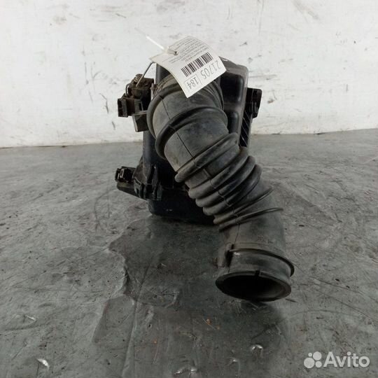 Корпус воздушного фильтра Toyota Corolla 150