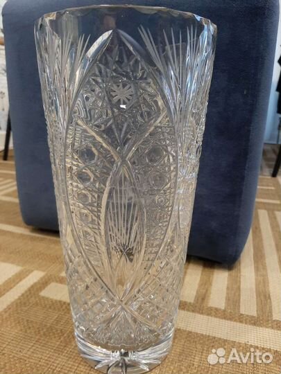 Большая хрустальная ваза