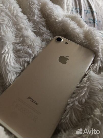 Телефон iPhone 7