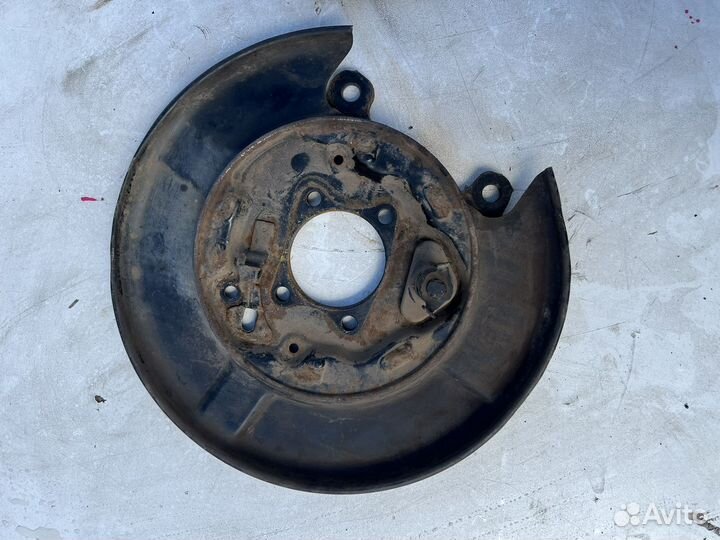 Пыльник тормозного диска задний Nissan Tiida