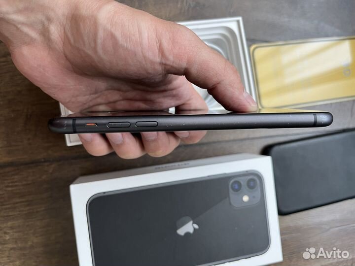 iPhone 11, 64 ГБ
