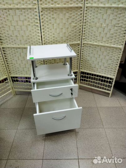 Тележки и тумбы косметологические
