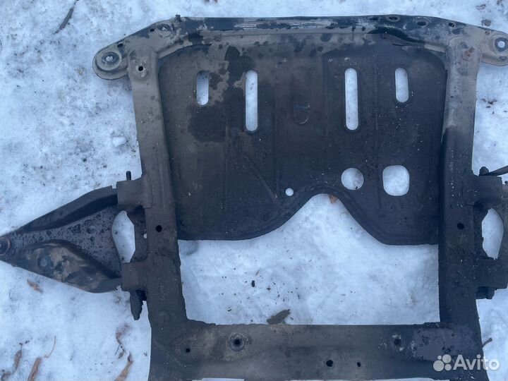 Передний подрамник Renault Logan 1