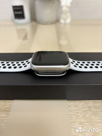 Apple Watch 7 45 mm Starlight