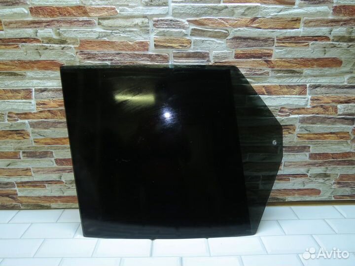 Стекло заднее левое Range Rover 3 Vogue