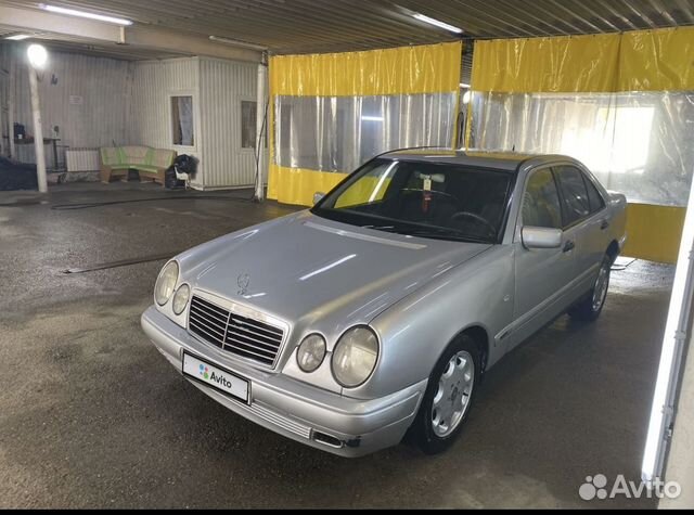Mercedes-Benz E-класс 3.2 AT, 1998, битый, 318 000 км