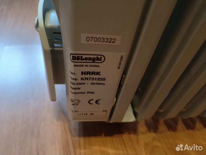 Масляной обогpeвaтeль DeLonghi кr731225