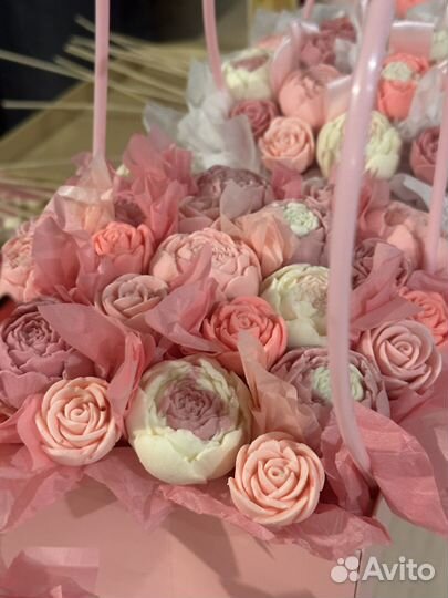 Шоколадеые цветы на 8 марта букет корзины