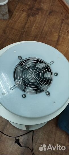 Маникюрная вытяжка