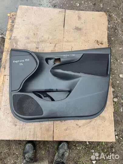 Обшивка двери передняя правая Toyota Corolla 150