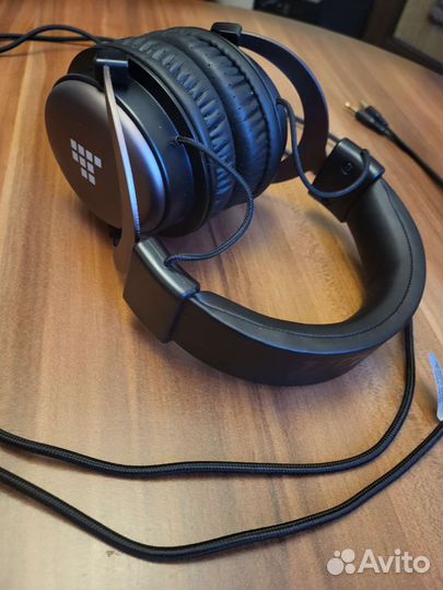 Игровые наушники