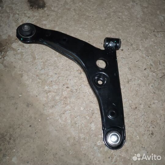 Рычаг передней подвески передний левый Митсубиси