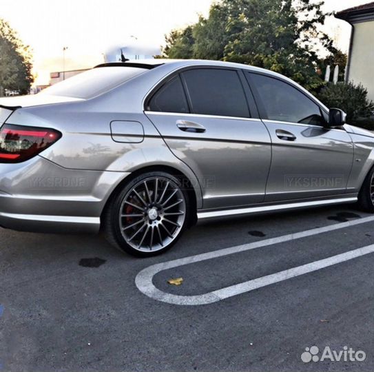 Спойлер на заднее стекло w204