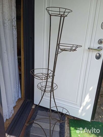 Подставка для цветов напольная металлическая