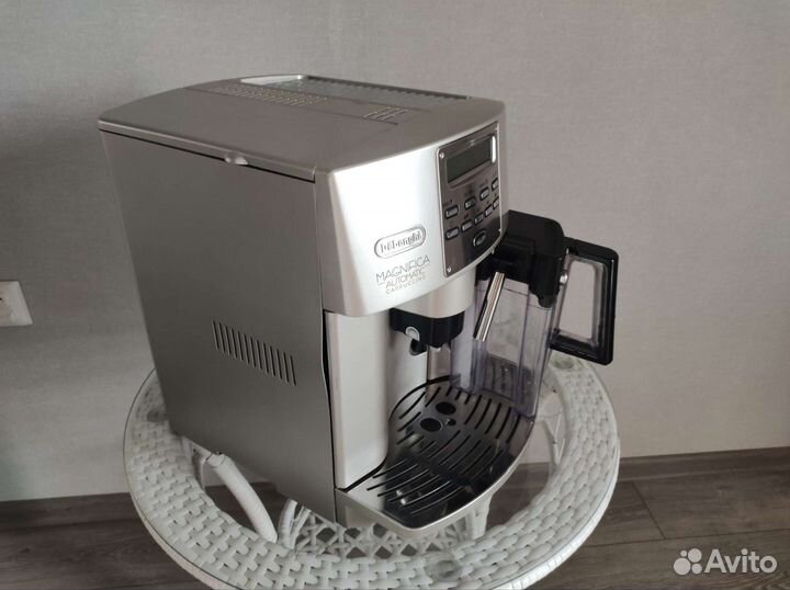 Кофемашина DeLonghi Magnifica