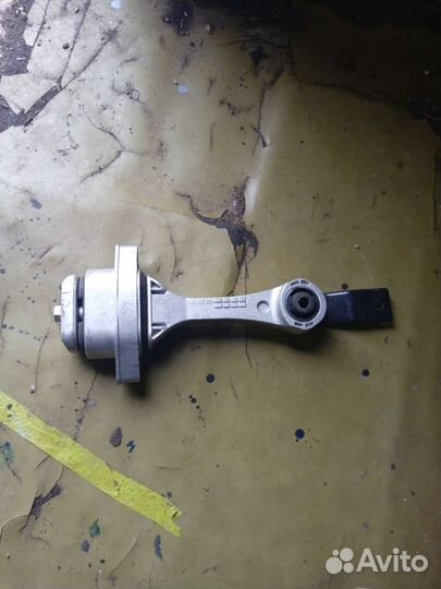 Опора двигателя задняя