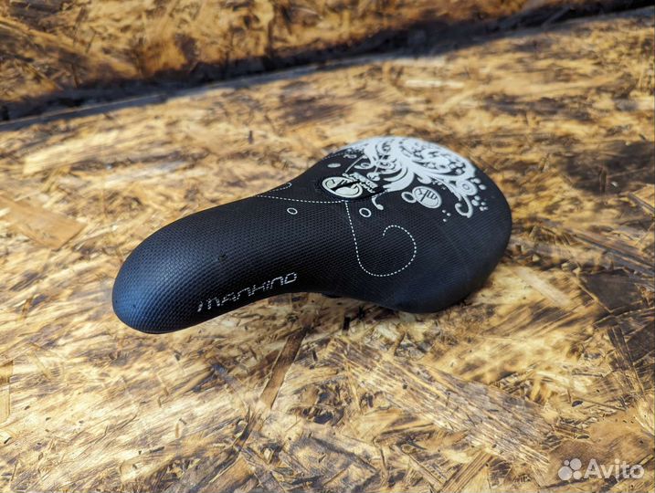 Седло Mankind Mid