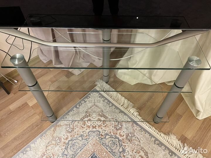 Стеклянная тумба/полка по телевизор