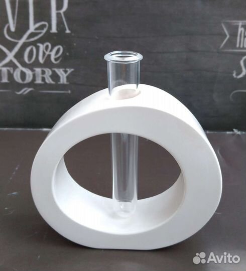 Оригинальная ваза для цветов