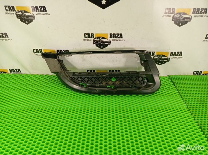 Решетка в бампер правая R BMW 1