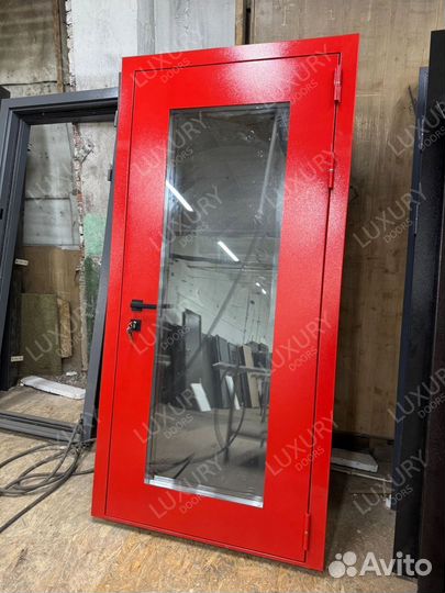 Металлическая входная дверь со стеклом