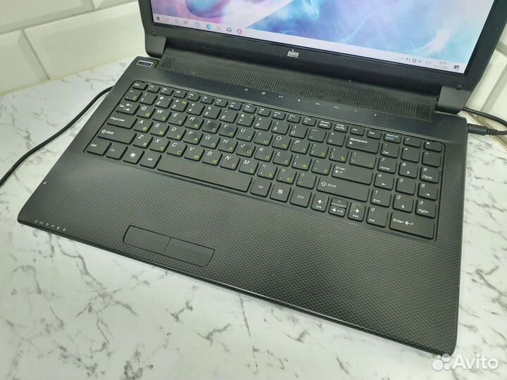 Ноутбук DNS i3 + nvidia 2 GB + SSD