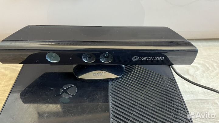 Xbox 360 + Kinect с 2 джойстиками