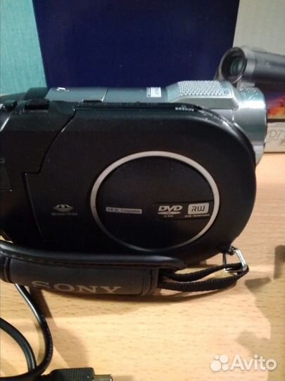 Видеокамера Sony Handycam DCR-dvd710e